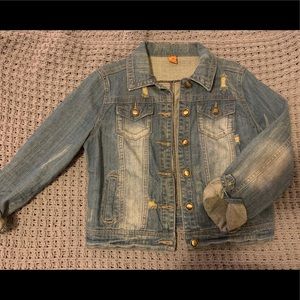 Women’s medium washed denim jacket.